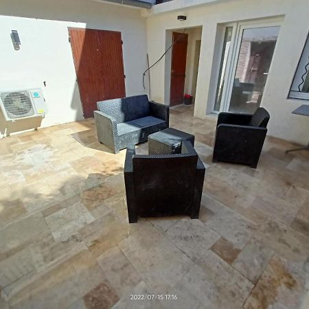 T2 Renove En Rdc Avec Cour, Intra Muros Avignon Luaran gambar