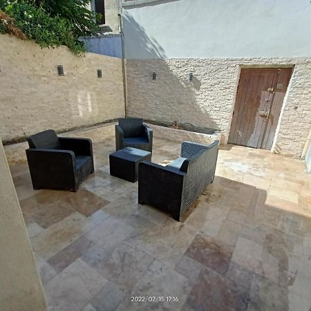 T2 Renove En Rdc Avec Cour, Intra Muros Avignon Luaran gambar