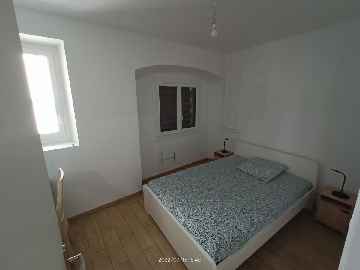 T2 Renove En Rdc Avec Cour, Intra Muros Avignon Luaran gambar