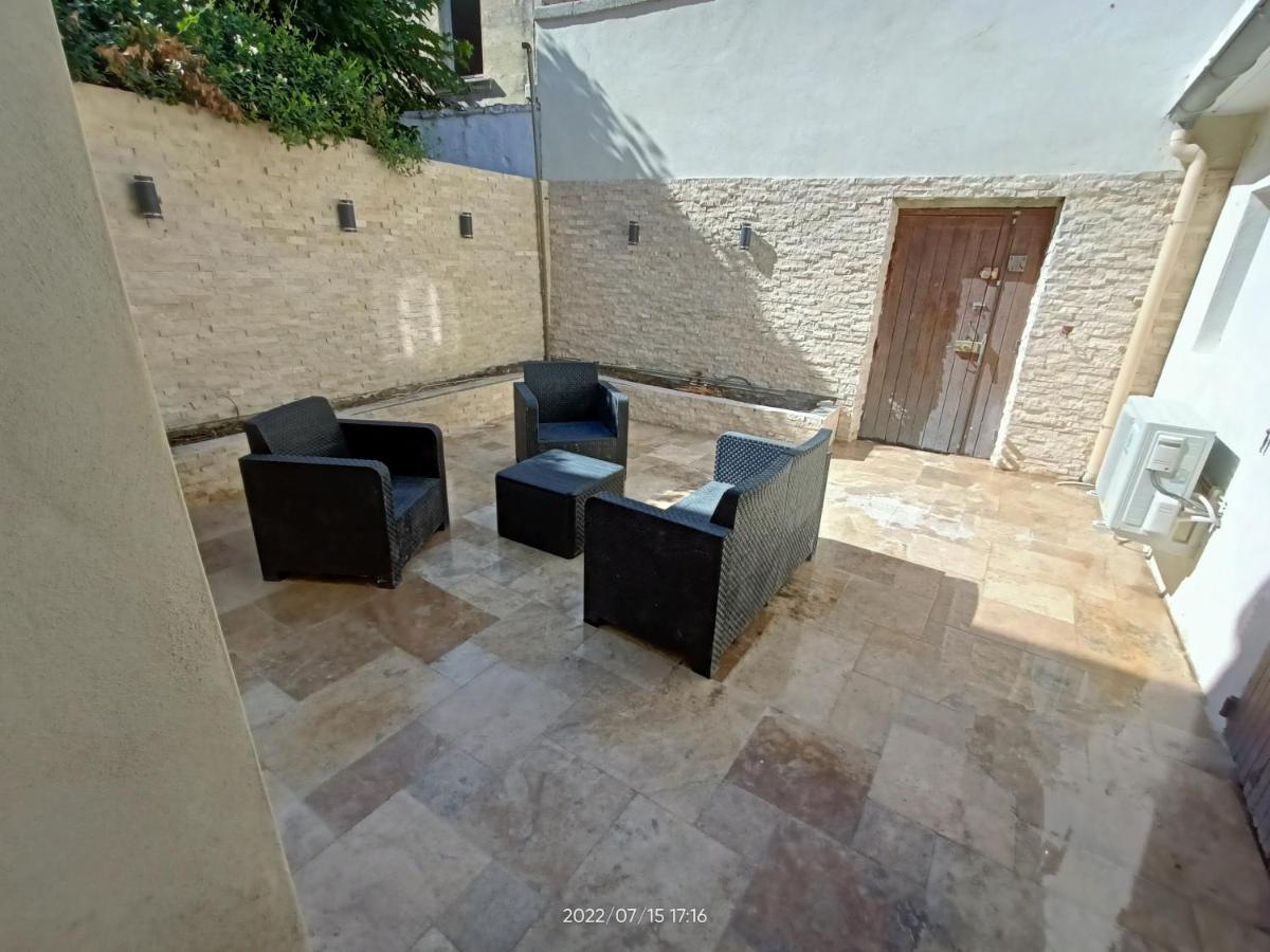 T2 Renove En Rdc Avec Cour, Intra Muros Avignon Luaran gambar